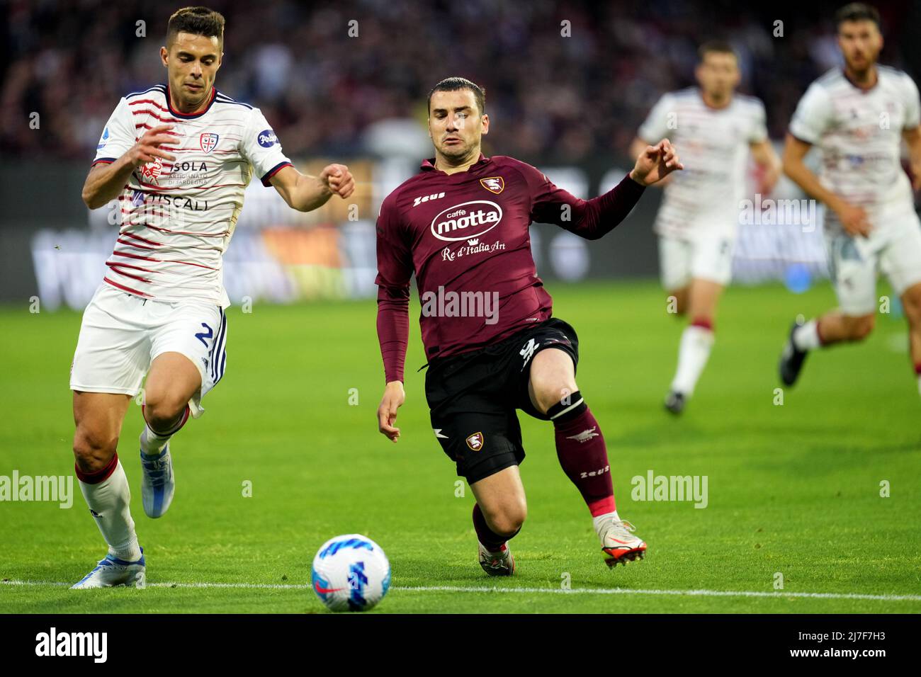SALERNO, ITALY - MAY 08: Alberto Grassi of Cagliari Calcio competes for the ball with Federico Bonazzoli of US Salernitana ,during the Serie A match between US Salernitana and Cagliari Calcio at Stadio Arechi on May 8, 2022 in Salerno, Italy. (Photo by MB Media ) Stock Photo