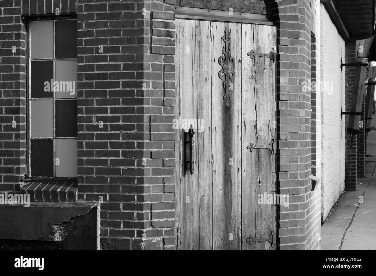 Vintage worn wooden door in black and white Stock Photo - Alamy