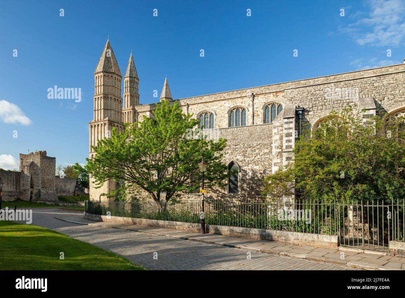 Medieval rochester cathedral kent england hi-res stock photography and ...