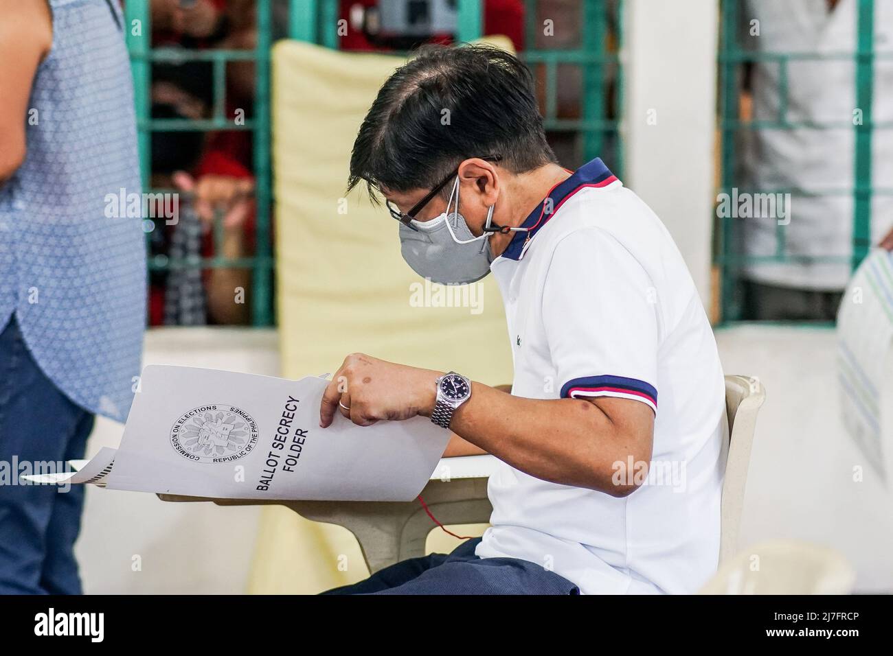 Manila, Philippines. 9th May, 2022. Presidential candidate and former Senator Ferdinand Marcos Jr. casts his vote at the Mariano Marcos Memorial Elementary School in Batac City, Ilocos Norte province, the Philippines, on May 9, 2022. Voting in the Philippines continued on Monday to elect their next president and some 18,000 other officials of all levels of government. Credit: Str/Xinhua/Alamy Live News Stock Photo