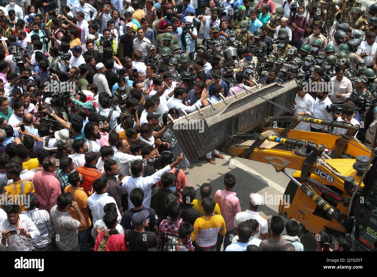 New Delhi, New Delhi, India. 9th May, 2022. Local stage a protestÃ‚Â during an anti-encroachment drive by the Municipal Corporation of Delhi (MCD), at Shaheen Bagh. (Credit Image: © Karma Sonam Bhutia/ZUMA Press Wire) Stock Photo