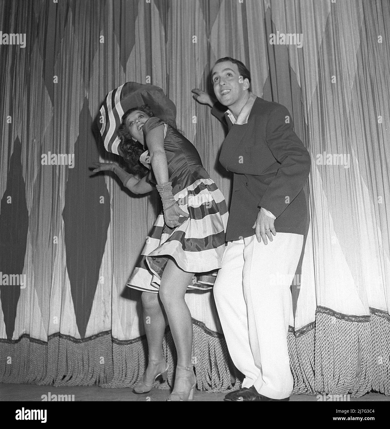 Dancing in the 1940s. A couple in full figure pictured when dancing ...