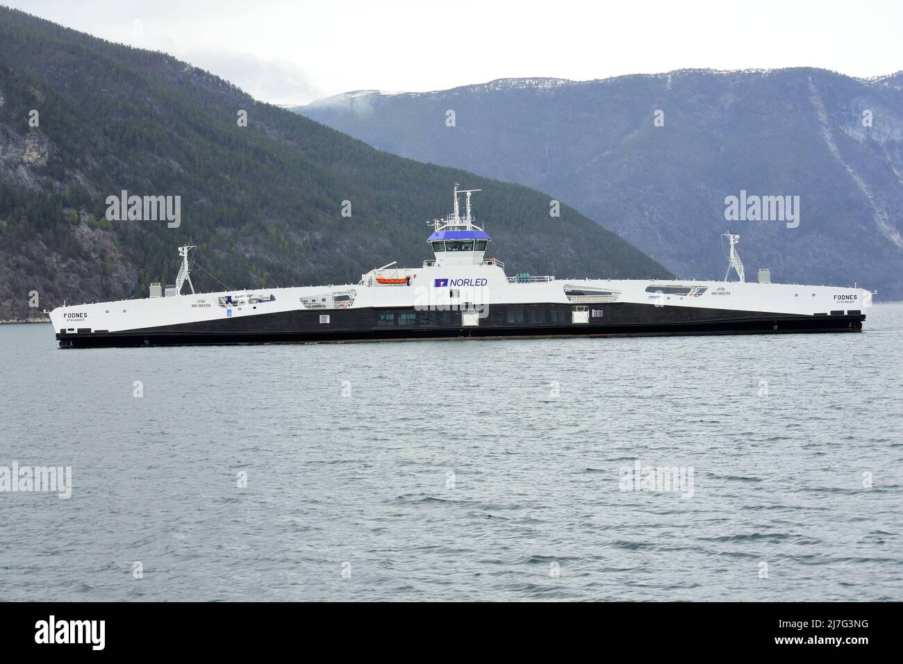 Electric passenger ferry Fodnes bound for Mannheller, Sognefjord