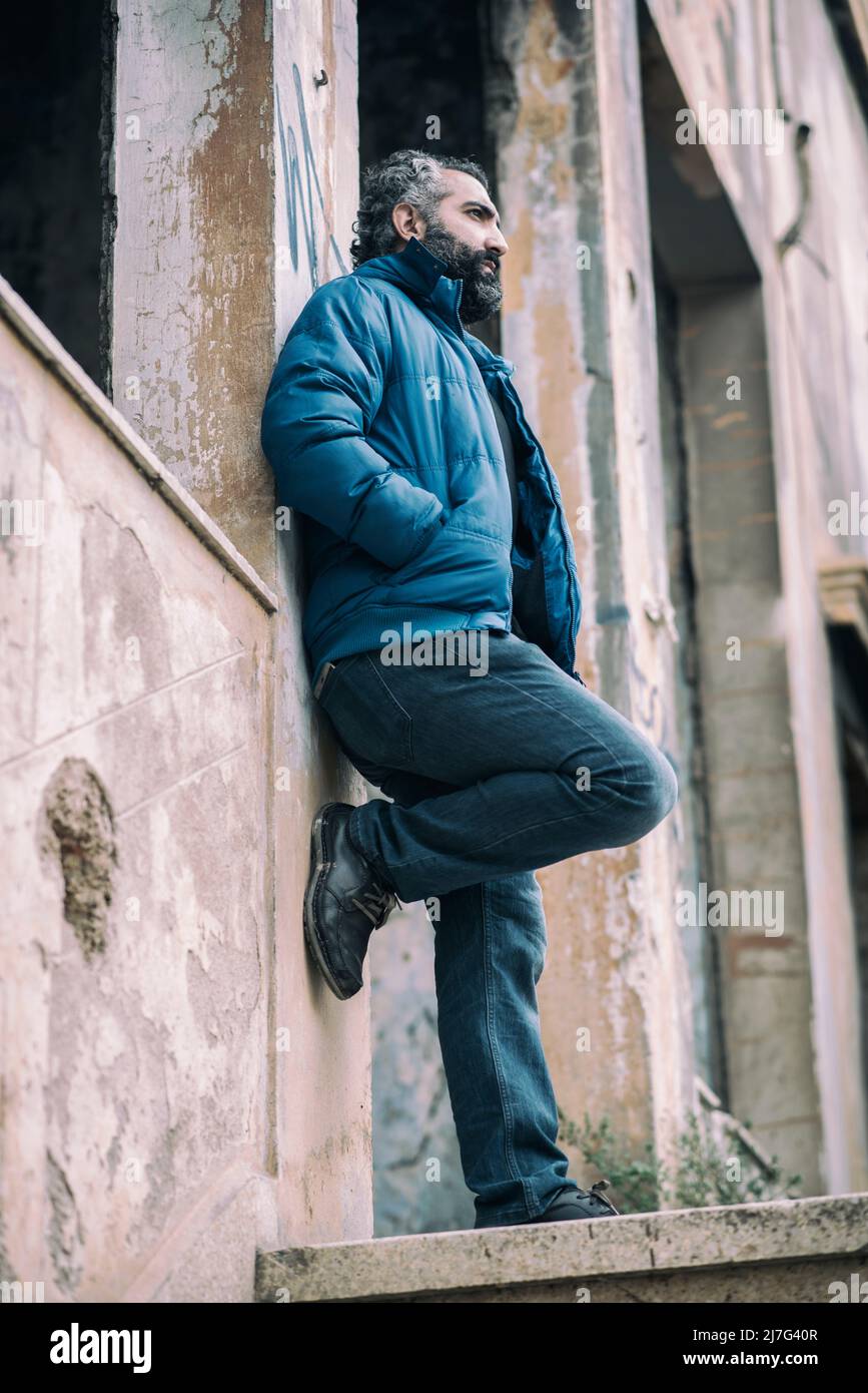 Arab man standing hi-res stock photography and images - Alamy