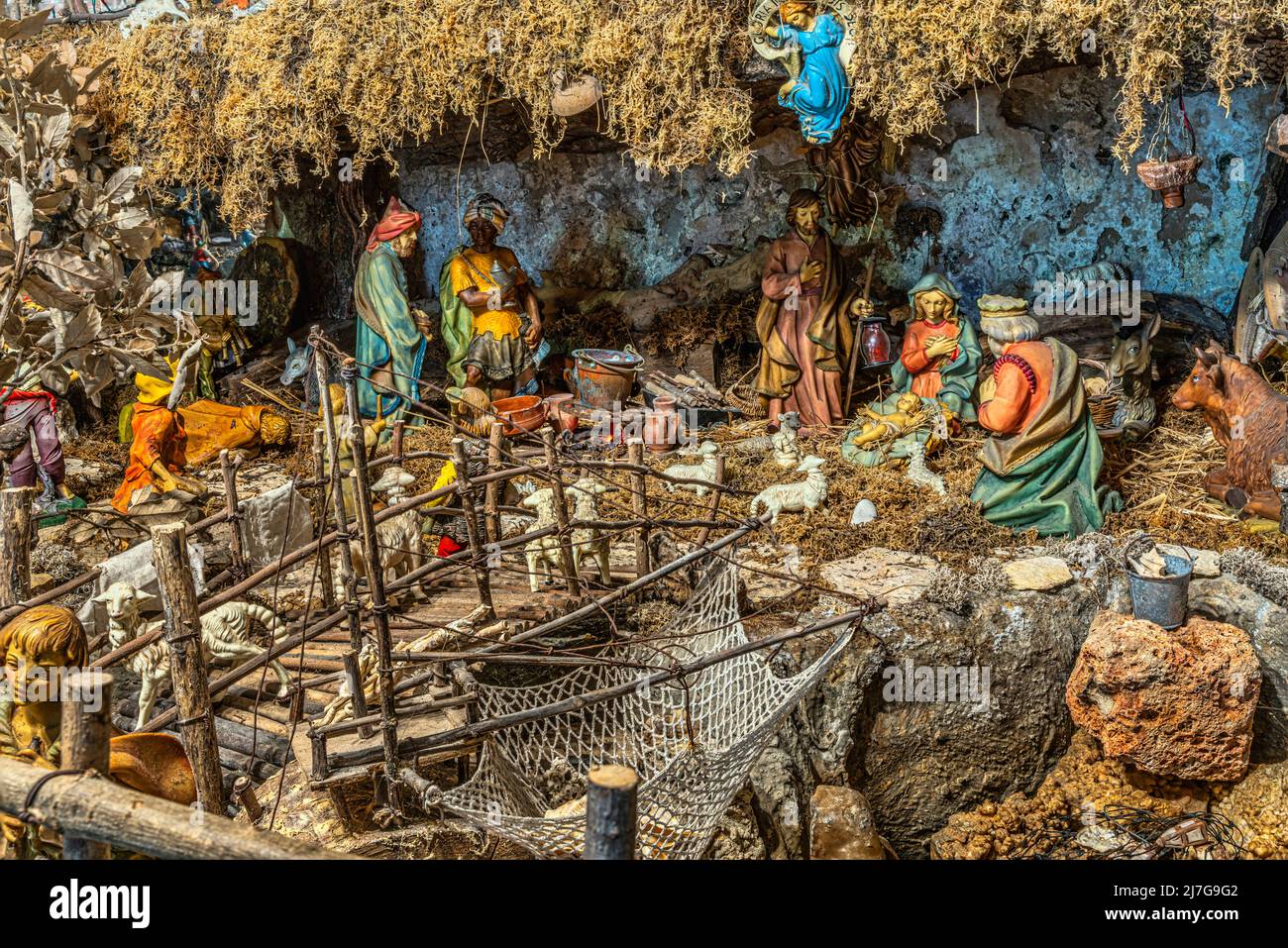 Detail of the hut, with the nativity and the shepherds, in the characteristic permanent nativity scene in Peschici. Peschici, Foggia province, Puglia Stock Photo