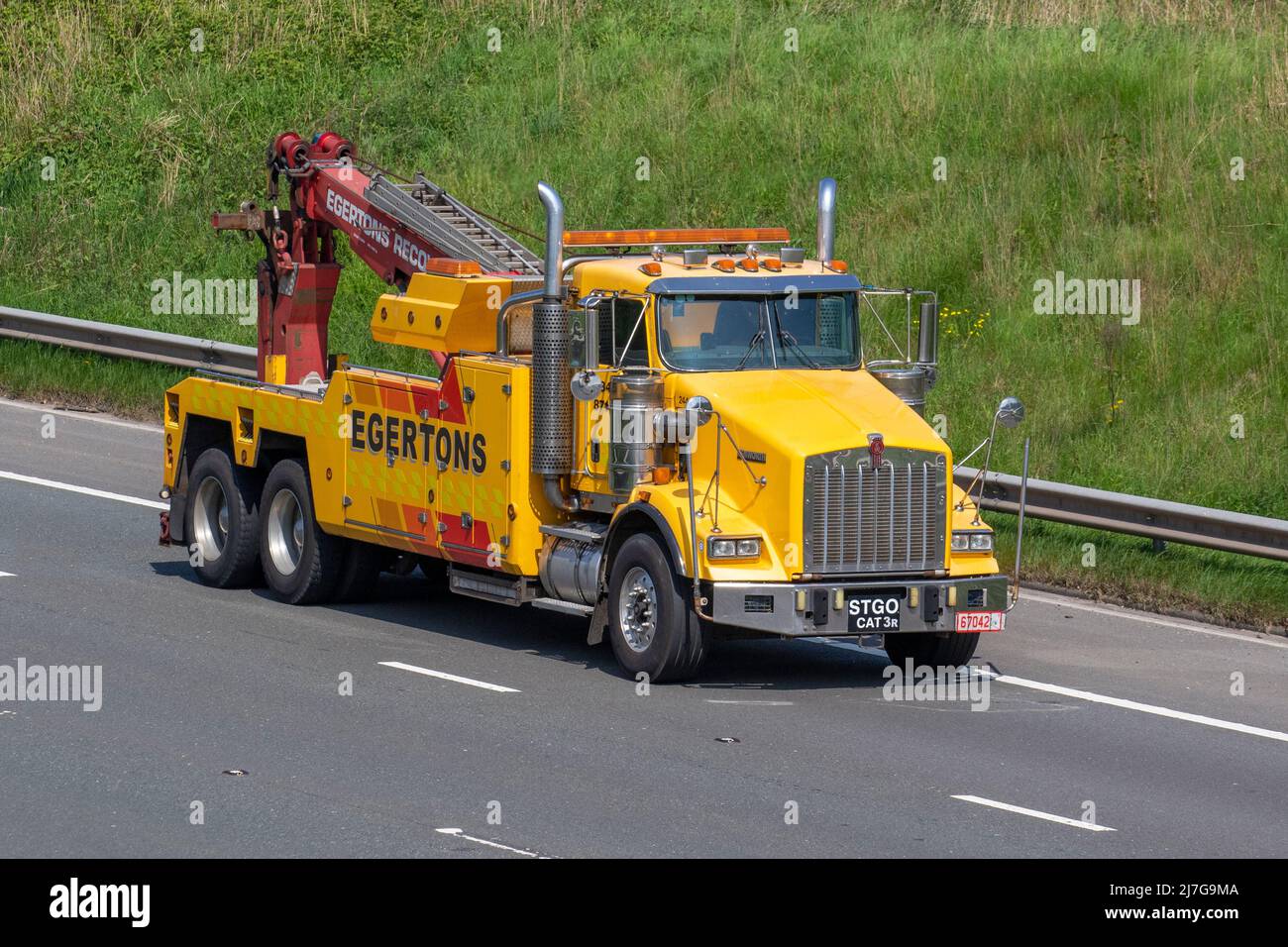 2006 Egertons Recovery 2006 Kenworth Wrecker HGV recovery truck; driving on the M61 Motorway, Manchester, UK Stock Photo