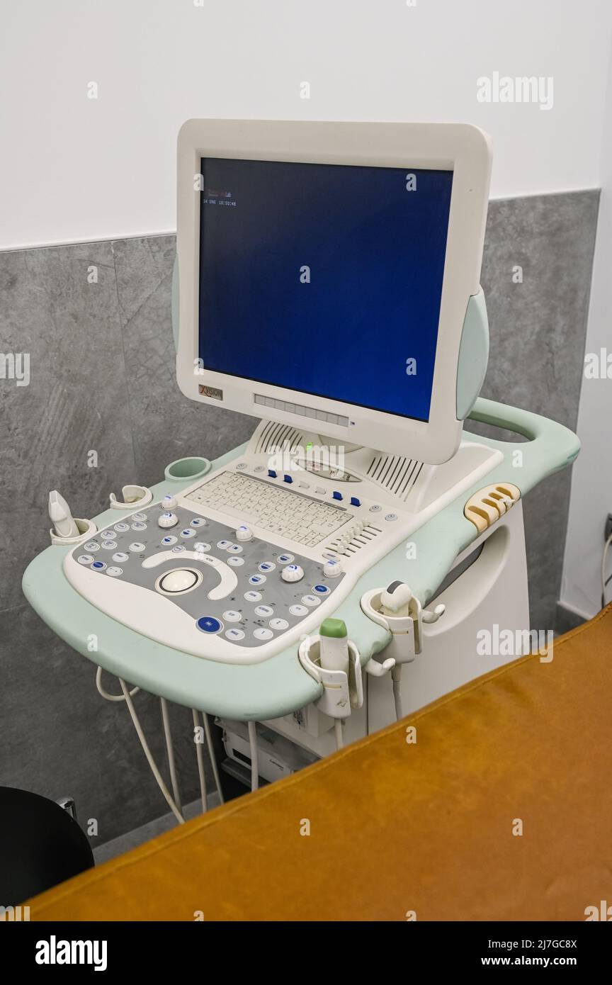 Veterinary ultrasound machine hi-res stock photography and images - Alamy