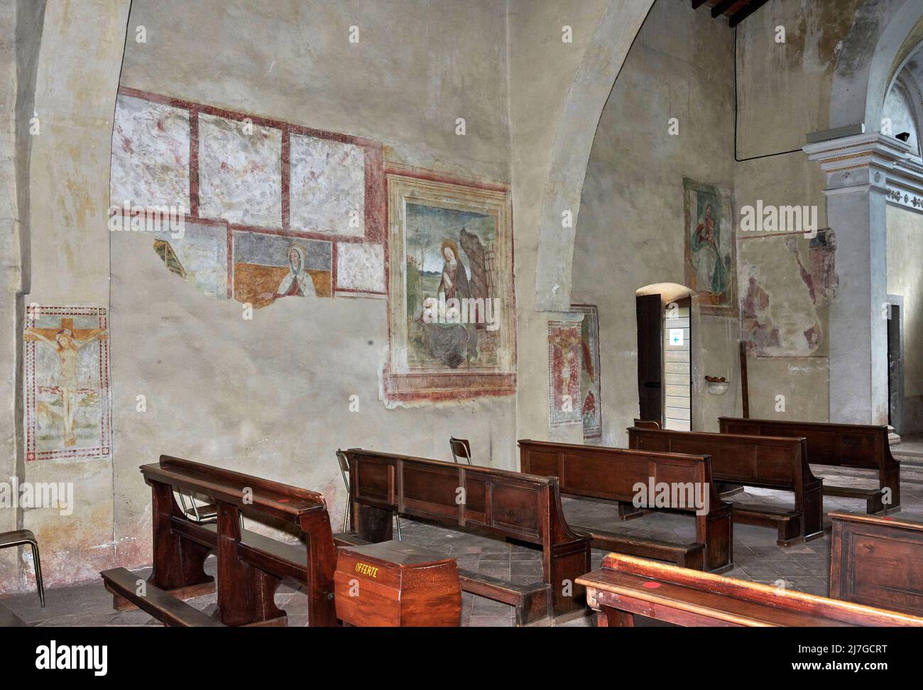 Mezzate di Bagnatica (Bg) ,Italia,chiesa di San Pietro, interno con gli affreschi del XVI secolo Stock Photo