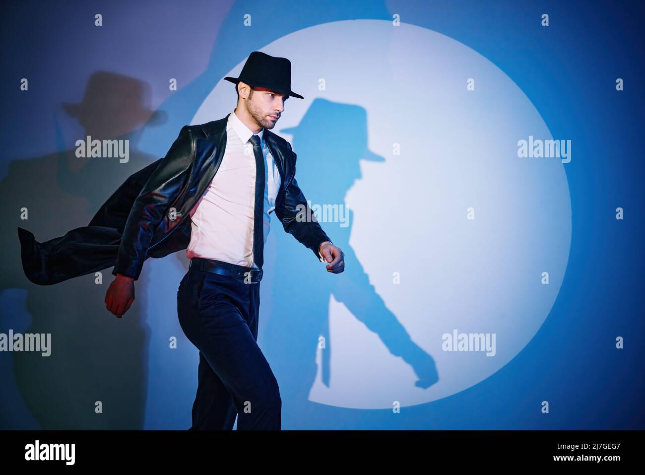 Film noir silhouette hi-res stock photography and images - Alamy