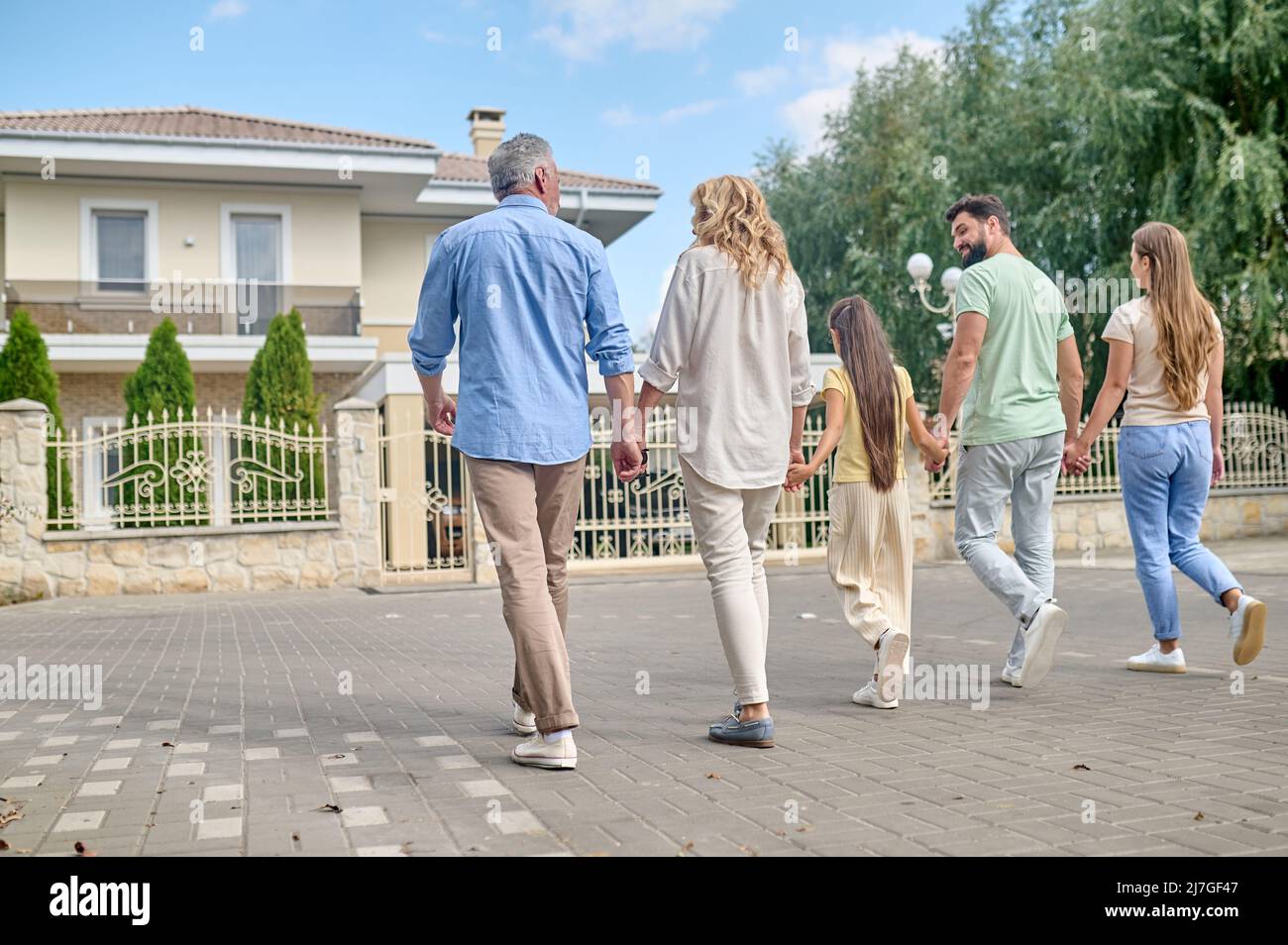 Big happy family summer people hi-res stock photography and images - Alamy