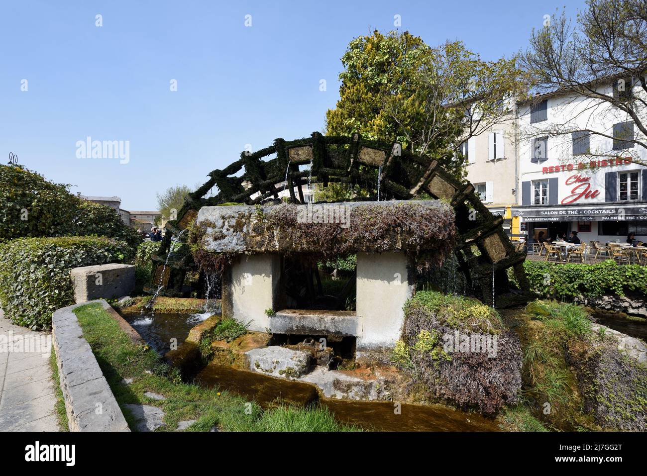 Historic Wooden Water Wheel or Waterwheel on the River Sorgue in L'Isle-sur-la-Sorgue Vaucluse Provence France Stock Photo