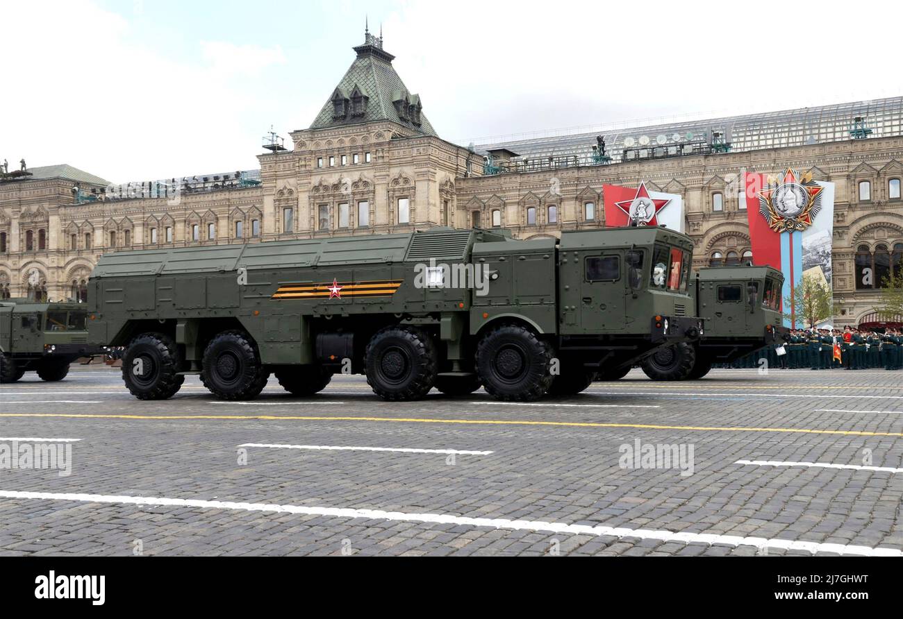 Moscow, Russia. 09th May, 2022. Russian Iskander-M missile launcher rolls past the review stand during the 77th annual Victory Day military parade celebrating the end of World War II at Red Square, May 9, 2022 in Moscow, Russia. Credit: Mikhail Metzel/Kremlin Pool/Alamy Live News Stock Photo