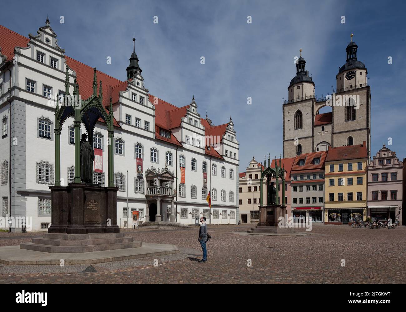 Wittenberg Marktplatz 79624 Rathaus 16 Jh v Sebastian Krüger Stadtkirche 14-16 Jh vorn    Melanchtondenkmal v Johann Heinrich Strack Lutherdenkmal v G Stock Photo