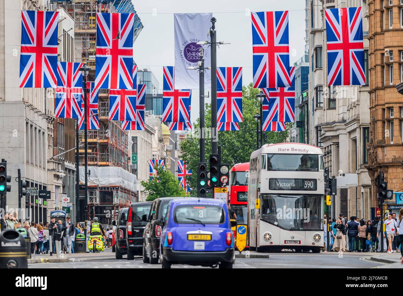 Oxford street with jubilee flags hires stock photography and images Alamy