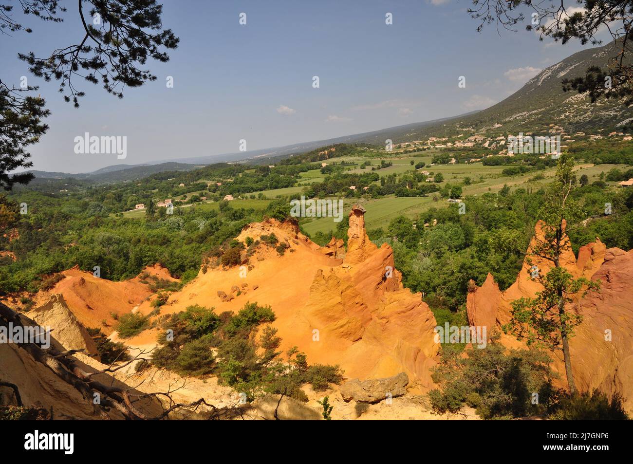 The colorado ochres of Rustrel in the Luberon Stock Photo - Alamy