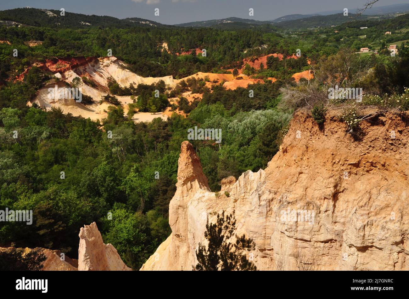 The colorado ochres of Rustrel in the Luberon Stock Photo - Alamy