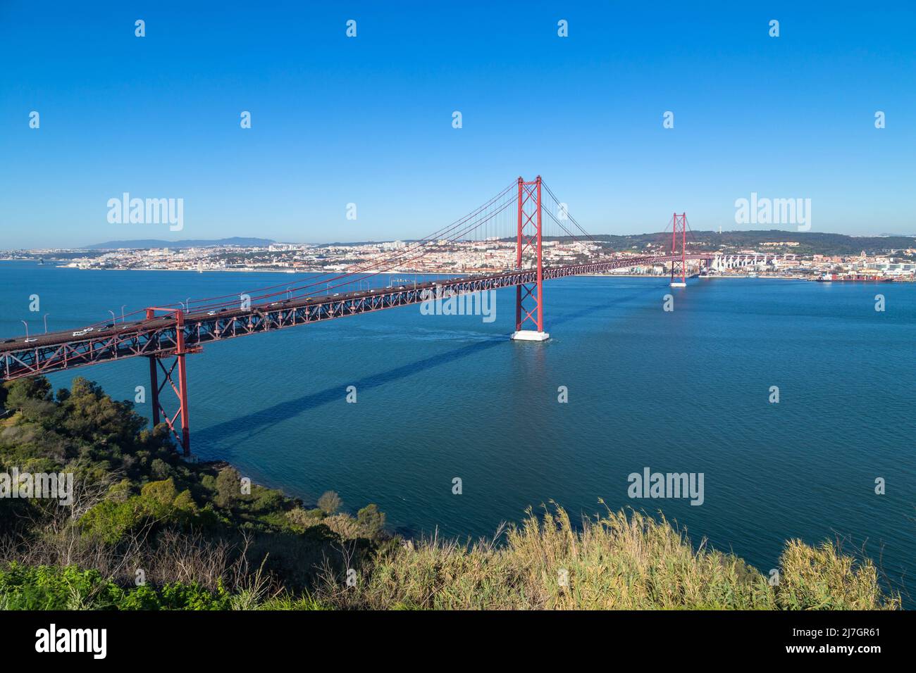 the-25-de-abril-bridge-ponte-25-de-abril-is-a-suspension-bridge-in