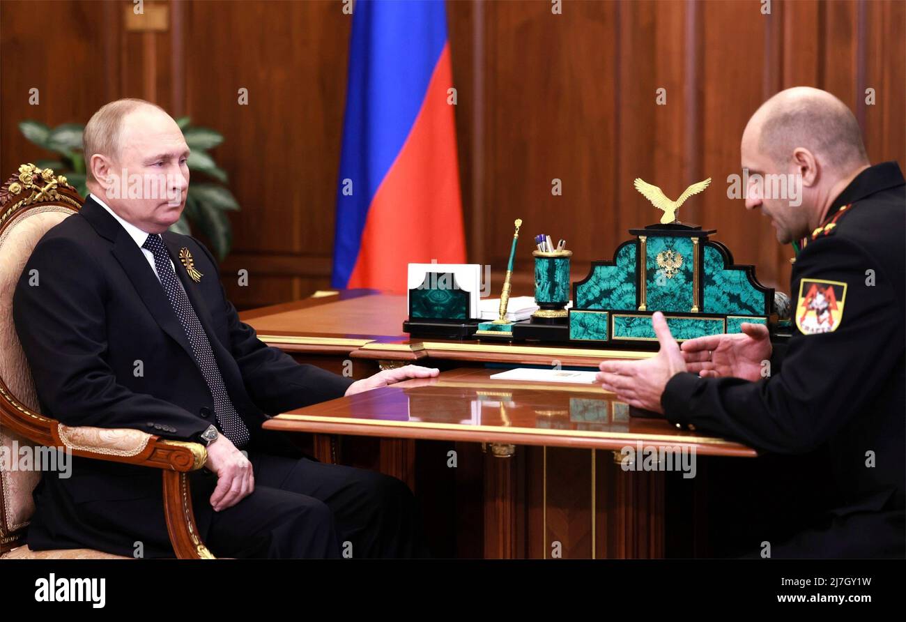 Moscow, Russia. 09th May, 2022. Russian President Vladimir Putin holds a face-to-face meeting with Artem Zhoga, the father of Vladimir Zhoga, commander of the Sparta battalion who was killed in Donbass, right, at the Kremlin, May 9, 2022 in Moscow, Russia. Putin presented Artem Zhoga the Star of the Hero of Russia awarded to his son posthumously. Credit: Mikhail Metzel/Kremlin Pool/Alamy Live News Stock Photo