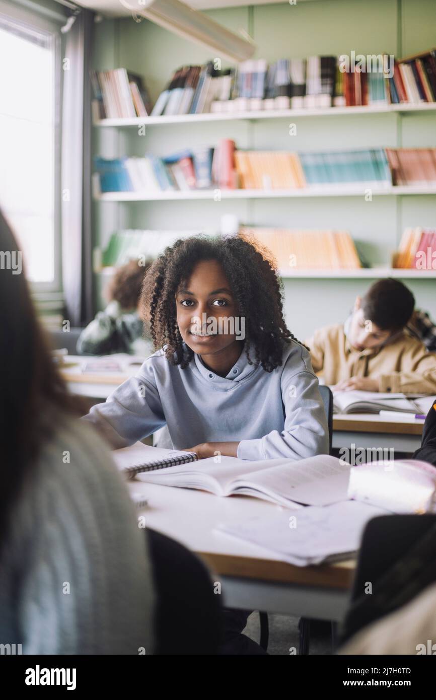 Girl classroom back view hi-res stock photography and images - Alamy