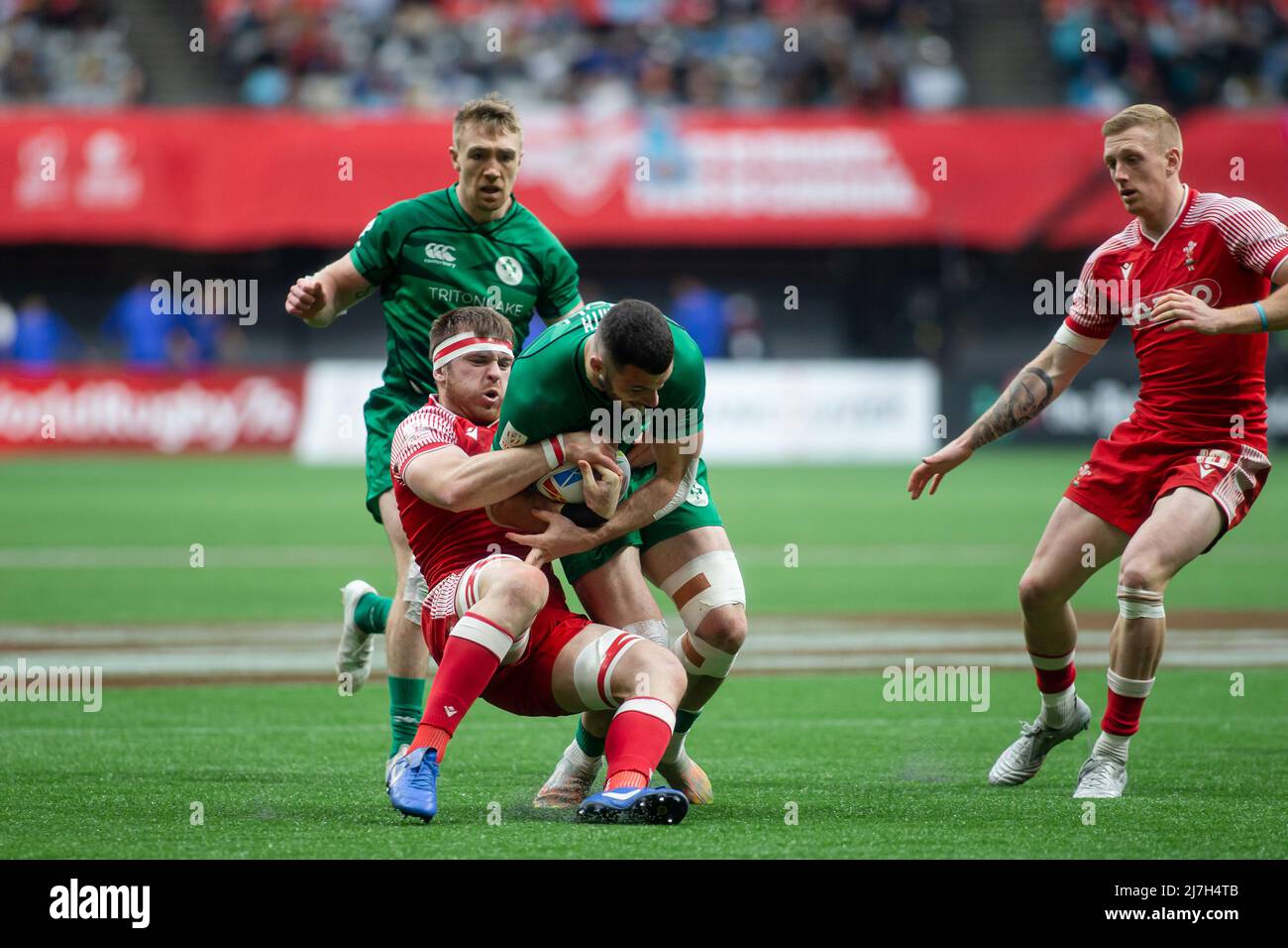 Vancouver, Canada, April 17, 2022: Andrew Smith (right) of Team Ireland 7s and Morgan Sieniawski (left) of Team Wales 7s compete for the ball during Day 2 of the HSBC Canada Sevens at BC Place in Vancouver, Canada. Ireland won the match with the score 14-12. Stock Photo