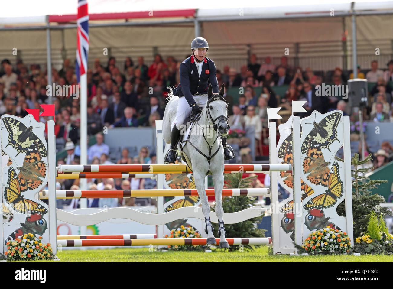BADMINTON, UK, MAY 8TH Oliver Townend riding Swallow Springs during the Show Jumping Event at Badminton Horse Trials, Badminton House, Badminton on Sunday 8th May 2022. (Credit: Jon Bromley | MI News) Credit: MI News & Sport /Alamy Live News Stock Photo