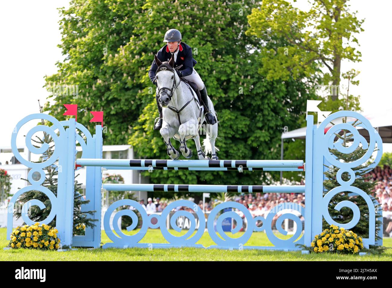 BADMINTON, UK, MAY 8TH Oliver Townend riding Swallow Springs during the Show Jumping Event at Badminton Horse Trials, Badminton House, Badminton on Sunday 8th May 2022. (Credit: Jon Bromley | MI News) Credit: MI News & Sport /Alamy Live News Stock Photo