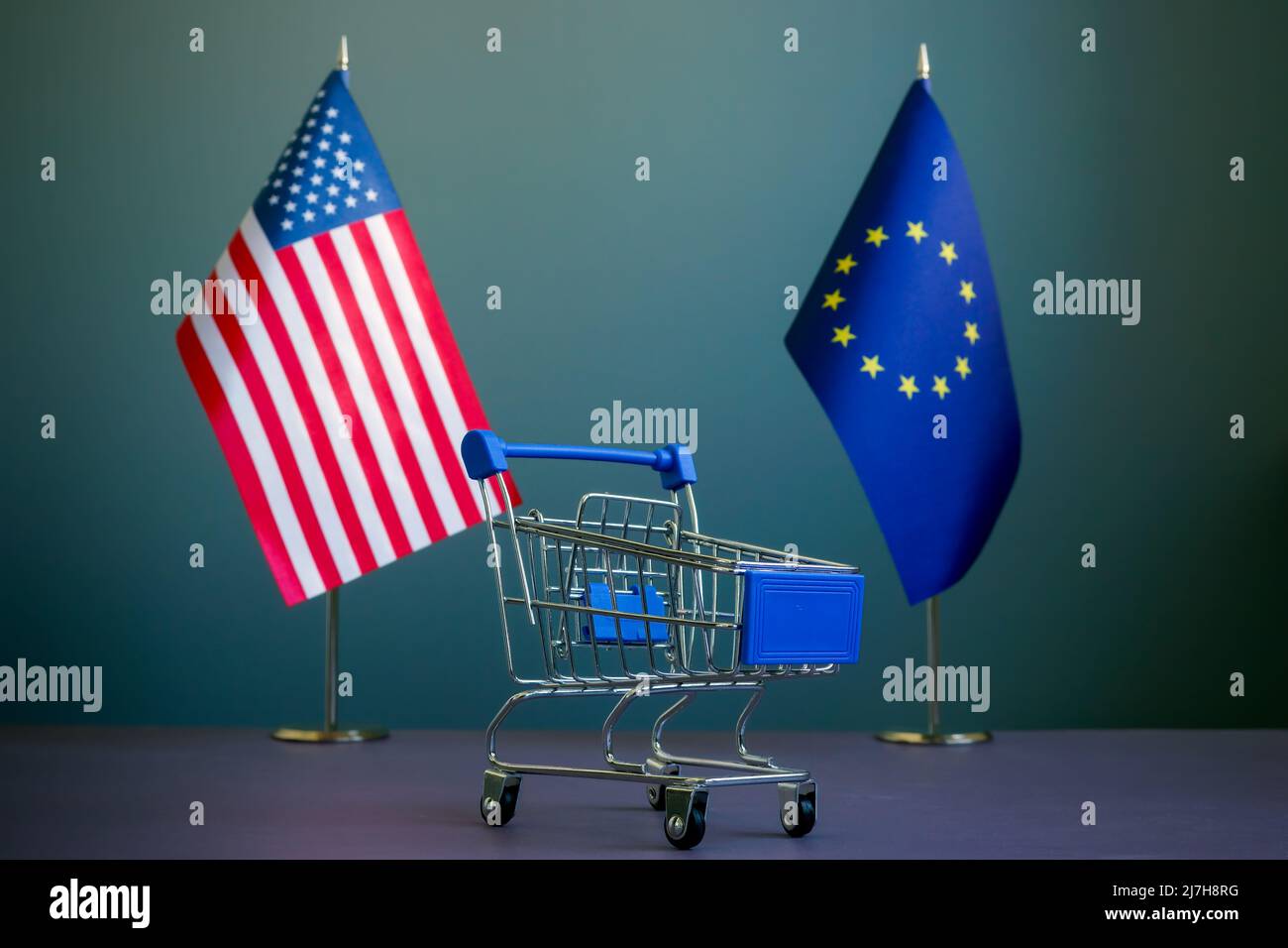 USA and EU flags and a shopping cart as a symbol of trade relations. Stock Photo