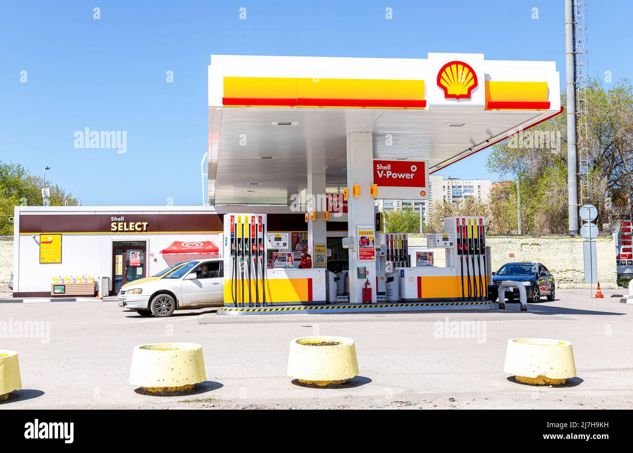 Shell fuel bowser hi-res stock photography and images - Alamy