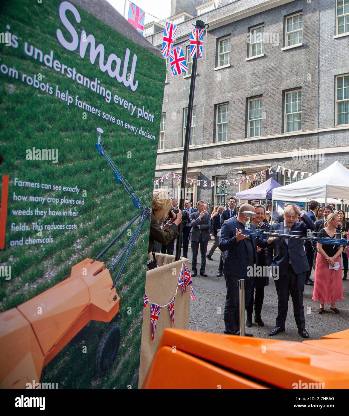 London, England, UK. 9th May, 2022. UK Prime Minister BORIS JOHNSON visits stalls in Downing Street during Number 10 bring Showcase event. (Credit Image: © Tayfun Salci/ZUMA Press Wire) Stock Photo