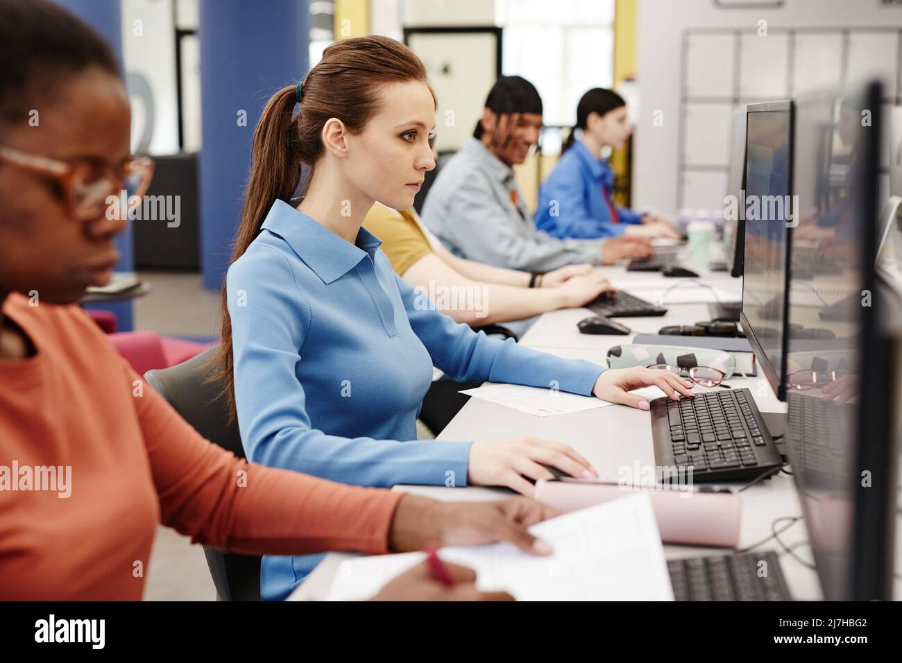 High school students computer lab hi-res stock photography and images ...