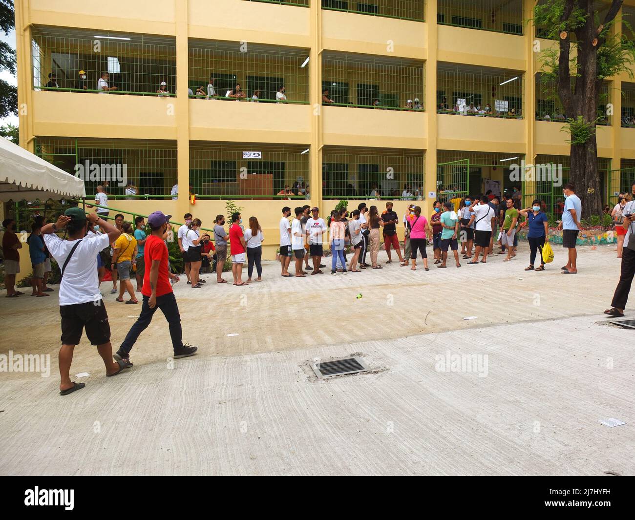 Caloocan, Philippines. 09th May, 2022. Filipino Voters Line Up At A ...