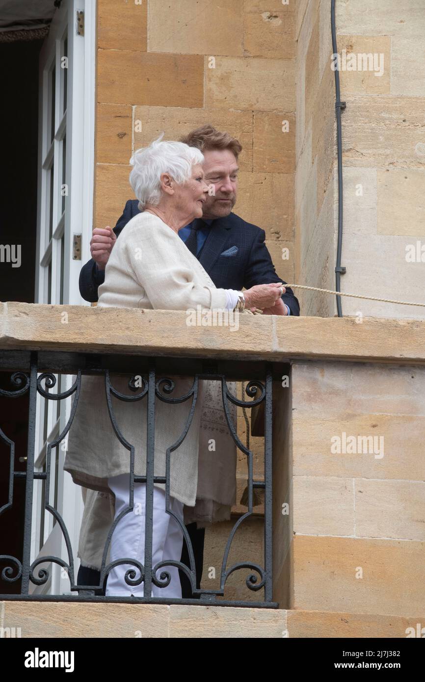 Dame Judi Dench and Sir Kenneth Branagh unveil the town’s restored 18th ...