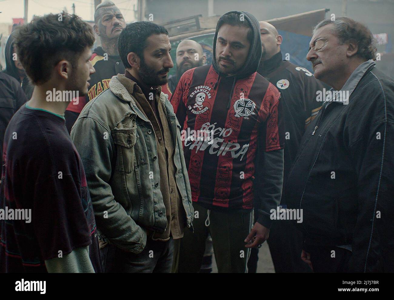 EL MARGINAL, Juan Minujin (2nd from left), Claudio Rissi (far right ...