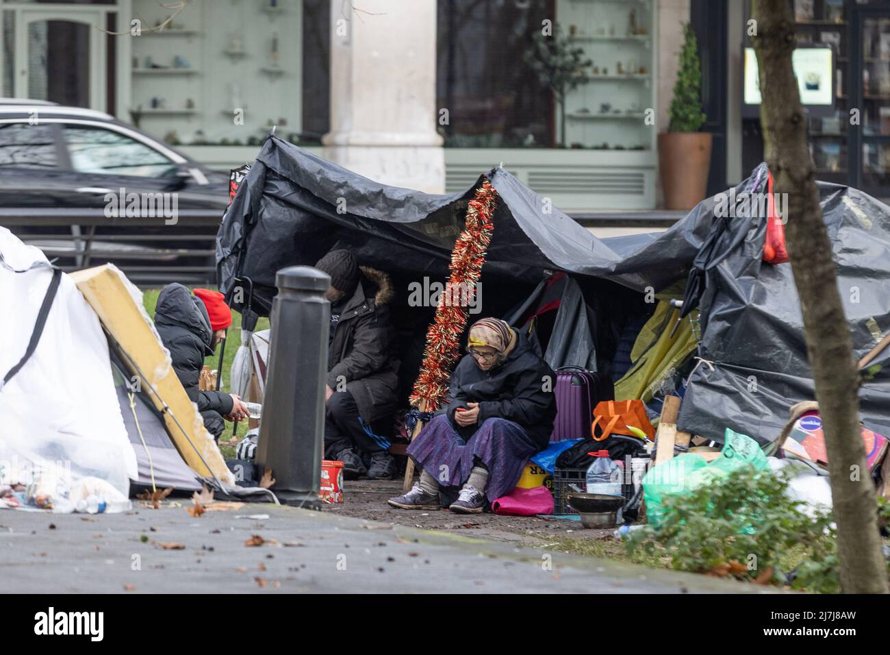 Roma Gypsies camp out on London's Park Lane near Marble Arch, on one of ...