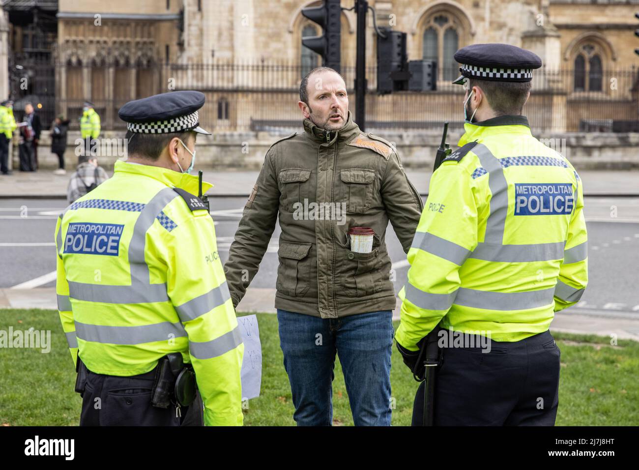 Antivaxxers and anti mask protestors clash with police outside
