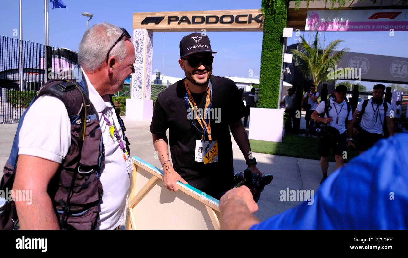 May 6th, 2022: Local Miami Artist Vazabase during the Formula 1 Crypto.com  Miami Grand Prix in Miami, FL . Jason Pohuski/CSM Stock Photo - Alamy