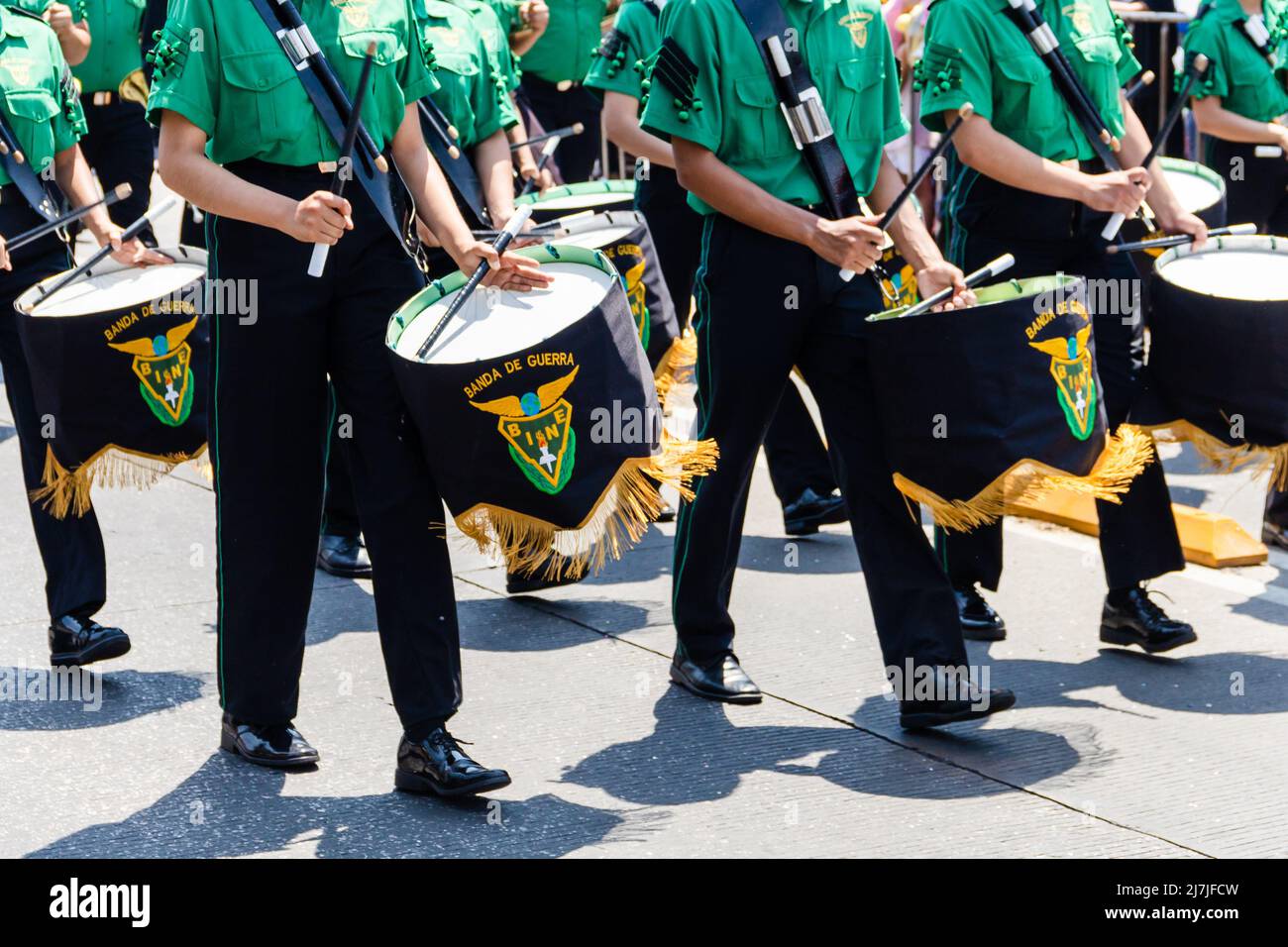 Students parade to commemorate the anniversary of the Battle of Puebla ...