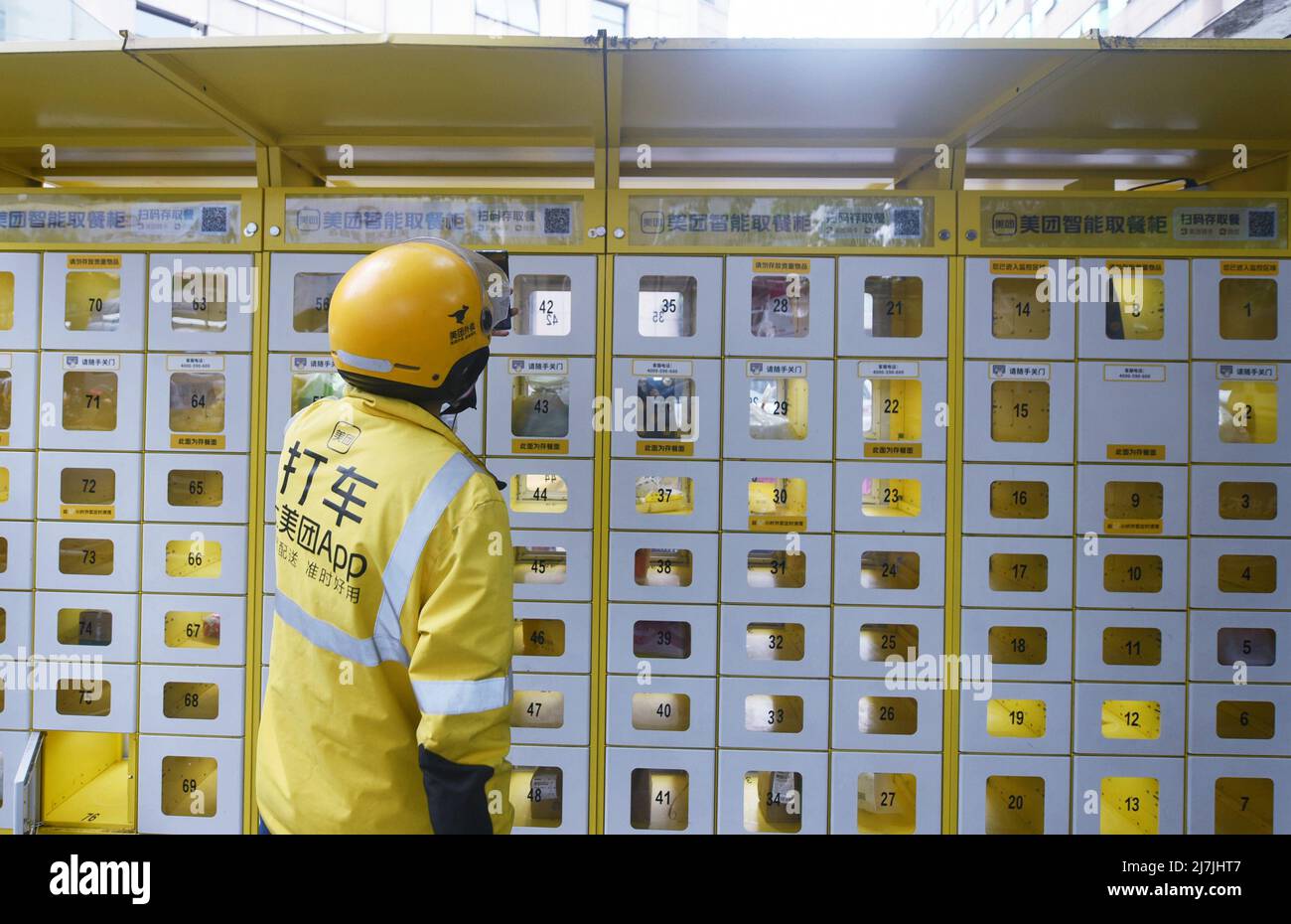HANGZHOU, CHINA - MAY 10, 2022 - A delivery worker uses his mobile phone to  scan the code to put food into the smart counter at the gate of a hospital  Stock Photo - Alamy