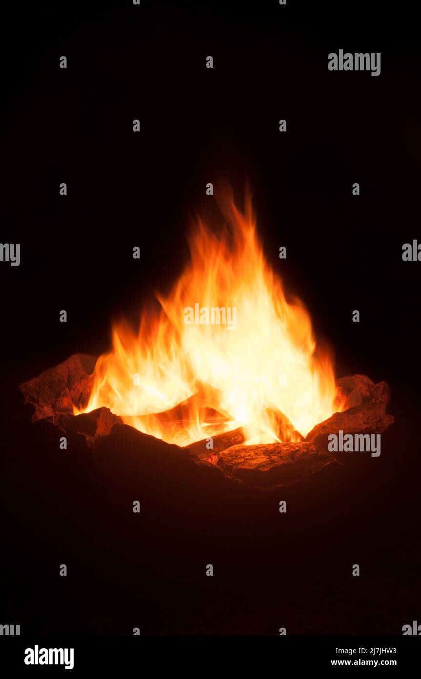 Campfire at night Stock Photo - Alamy