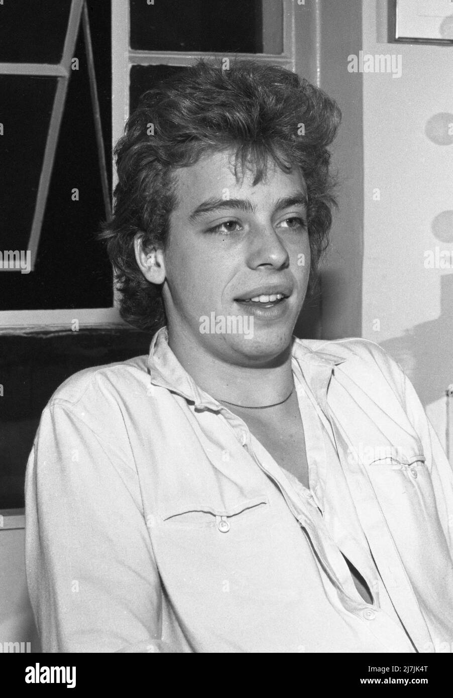 Leif Garrett gets his haircut for a film role in the movie Longshot by  Hollywood hair stylist, Arthur John on January 6, 1981. Credit: Ralph  Dominguez/MediaPunch Stock Photo - Alamy