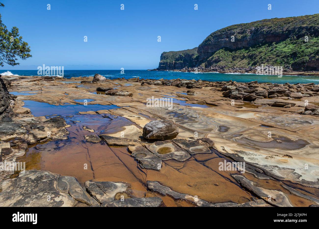 rock platform at the rocky shoreline of secluded Little Beach in  Bouddi National Park on the Central Coast of New South Wales, Australia Stock Photo