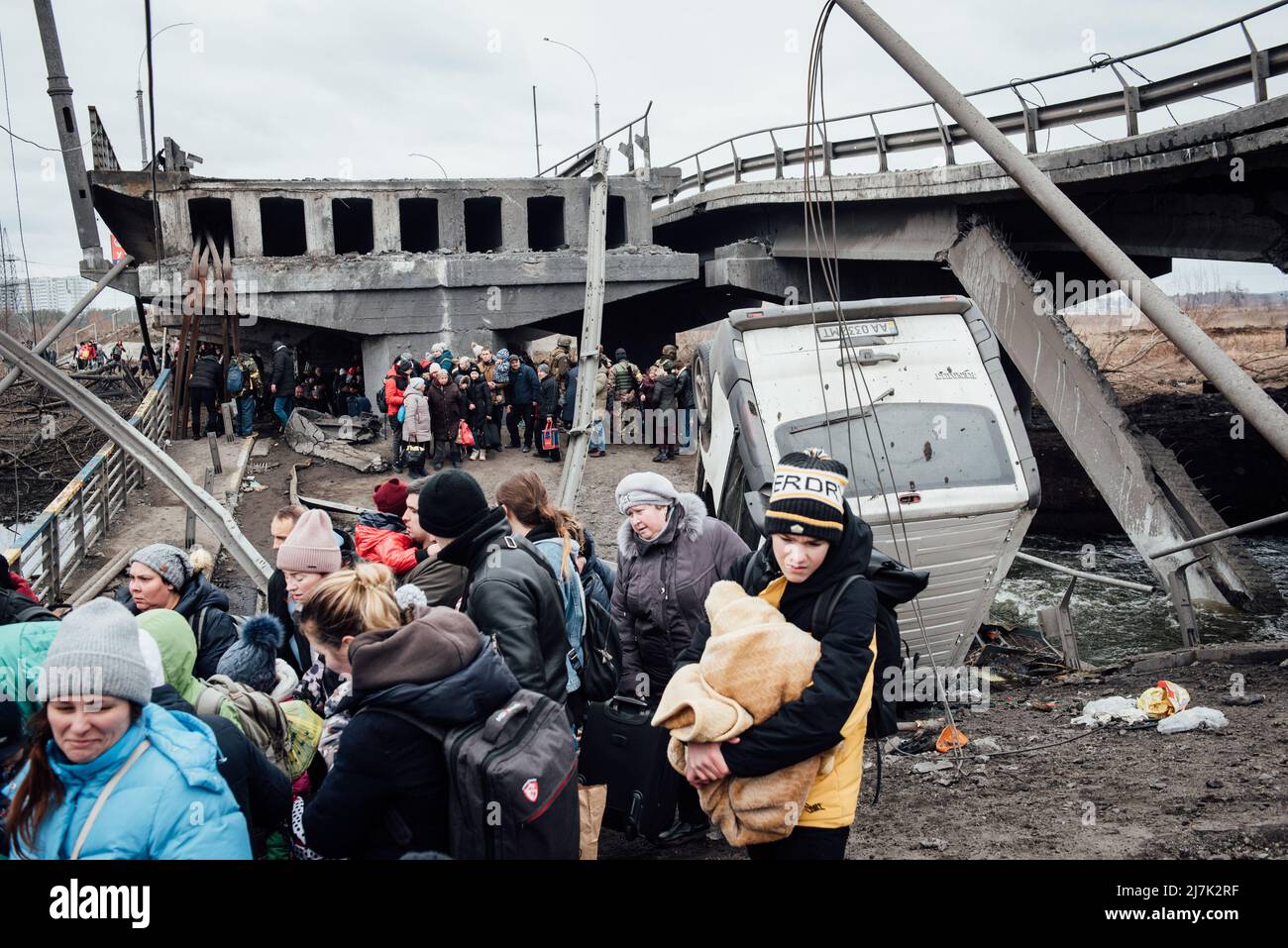 Adrien Vautier / Le Pictorium -  Russian invasion in Ukraine, fighting in Irpin, a suburb of Kiev -  5/3/2022  -  Ukraine / Irpin  -  Residents of Irp Stock Photo