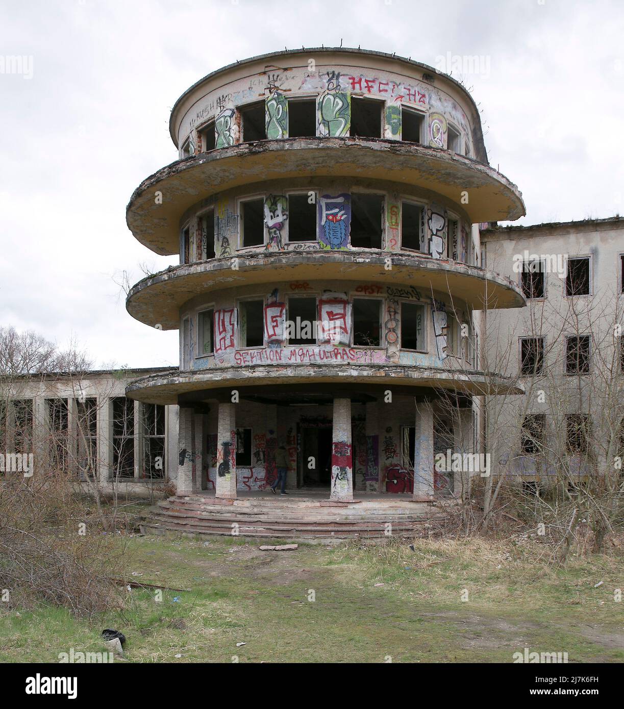 Gernrode Harz ehem FDGB-Ferienheim FRITZ HECKERT Bildnr 1547 erbaut 1952-54 vom Ingenieurbüro Maedecke Halle S Eingangsrondell Stock Photo