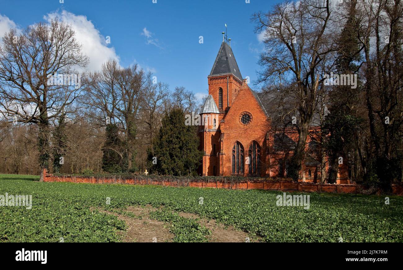 Vollenschier Altmark ehem Gutskirche 74716 Ansicht aus der Feldflur von Süden neugotischer Backsteinbau 1875-77 von Conrad Wilhelm Hase Stock Photo