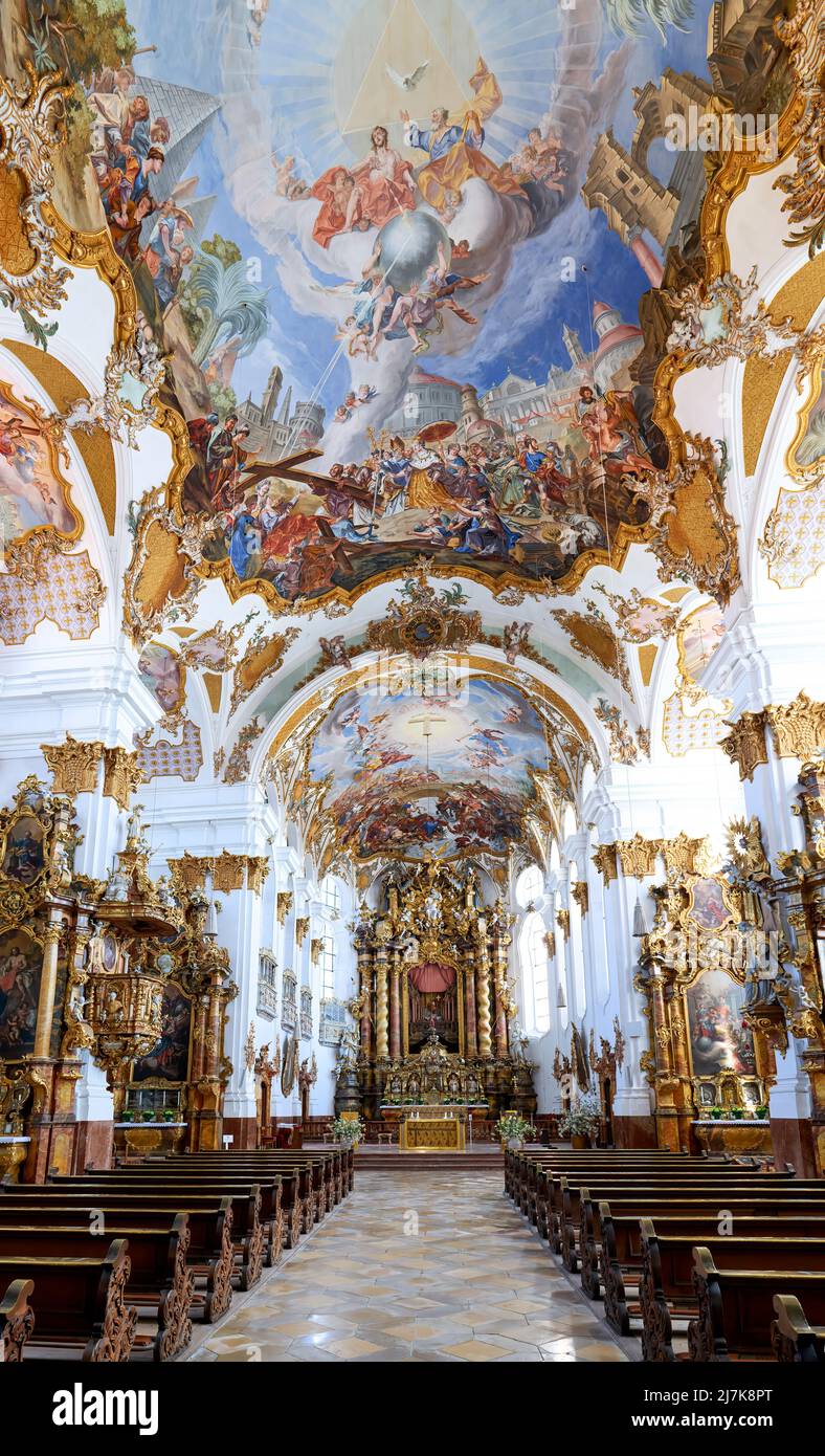 Heilig kreuz altar hi-res stock photography and images - Alamy