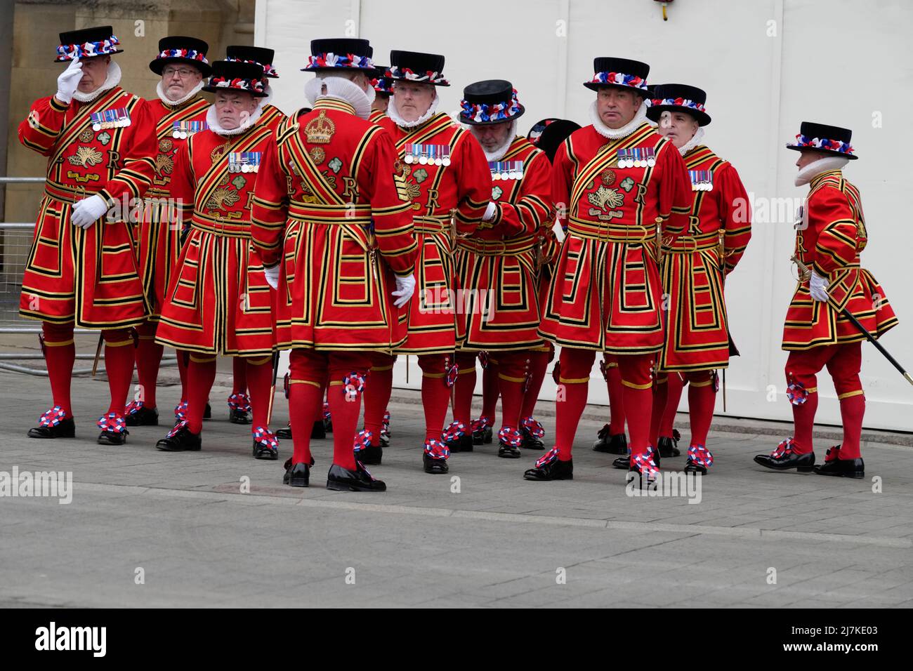 Yeoman warders arrive for the ceremonial search of the Palace of Westminster in London, ahead of the State Opening of Parliament in the House of Lords, London. Picture date: Tuesday May 10, 2022. Stock Photo