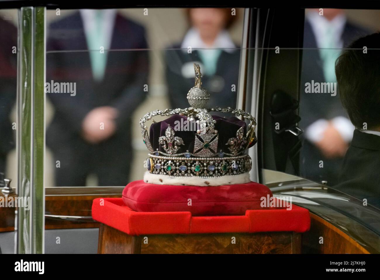 The Imperial State Crown arrives at the Palace of Westminster in London, ahead of the State Opening of Parliament in the House of Lords, London. Picture date: Tuesday May 10, 2022. Stock Photo