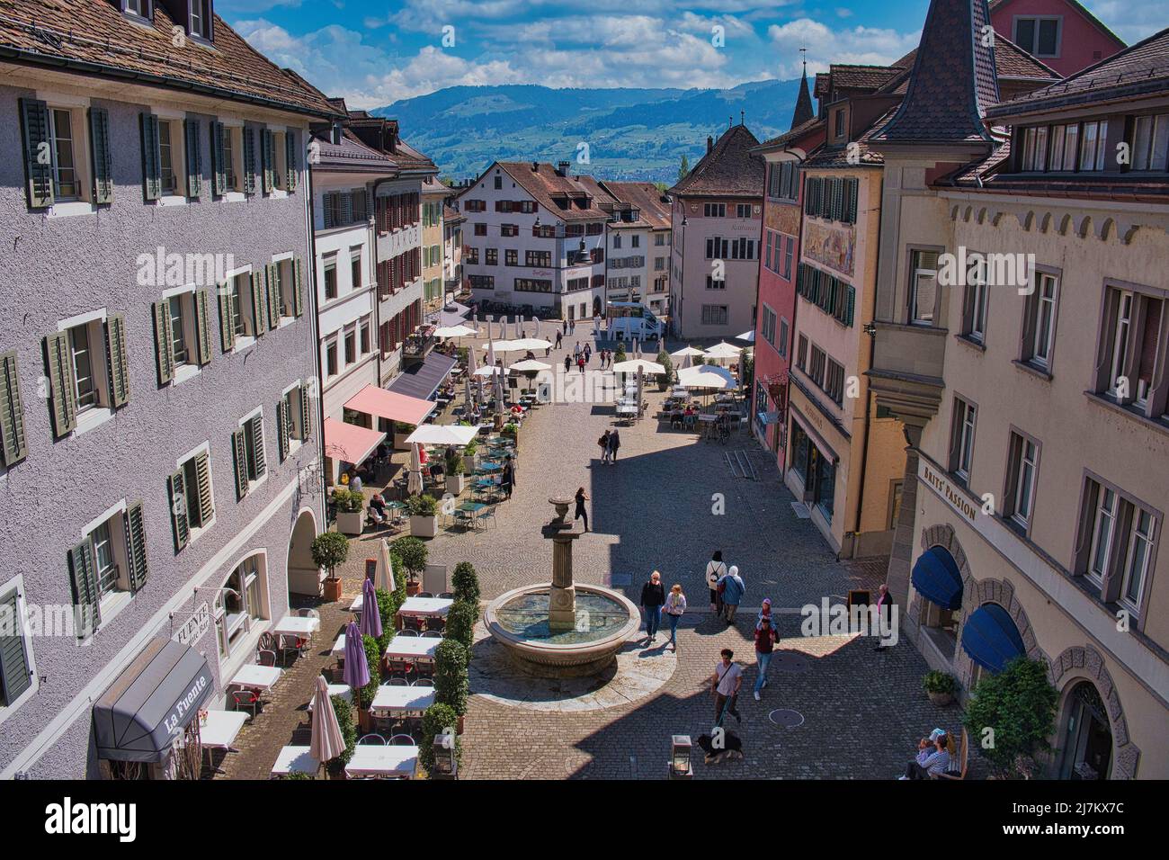 HAUPTPLATZ OVERVIEW WITH MOUNTAINS IN BACKGROUND, RAPPERSWIL, SWITZERLAND Stock Photo