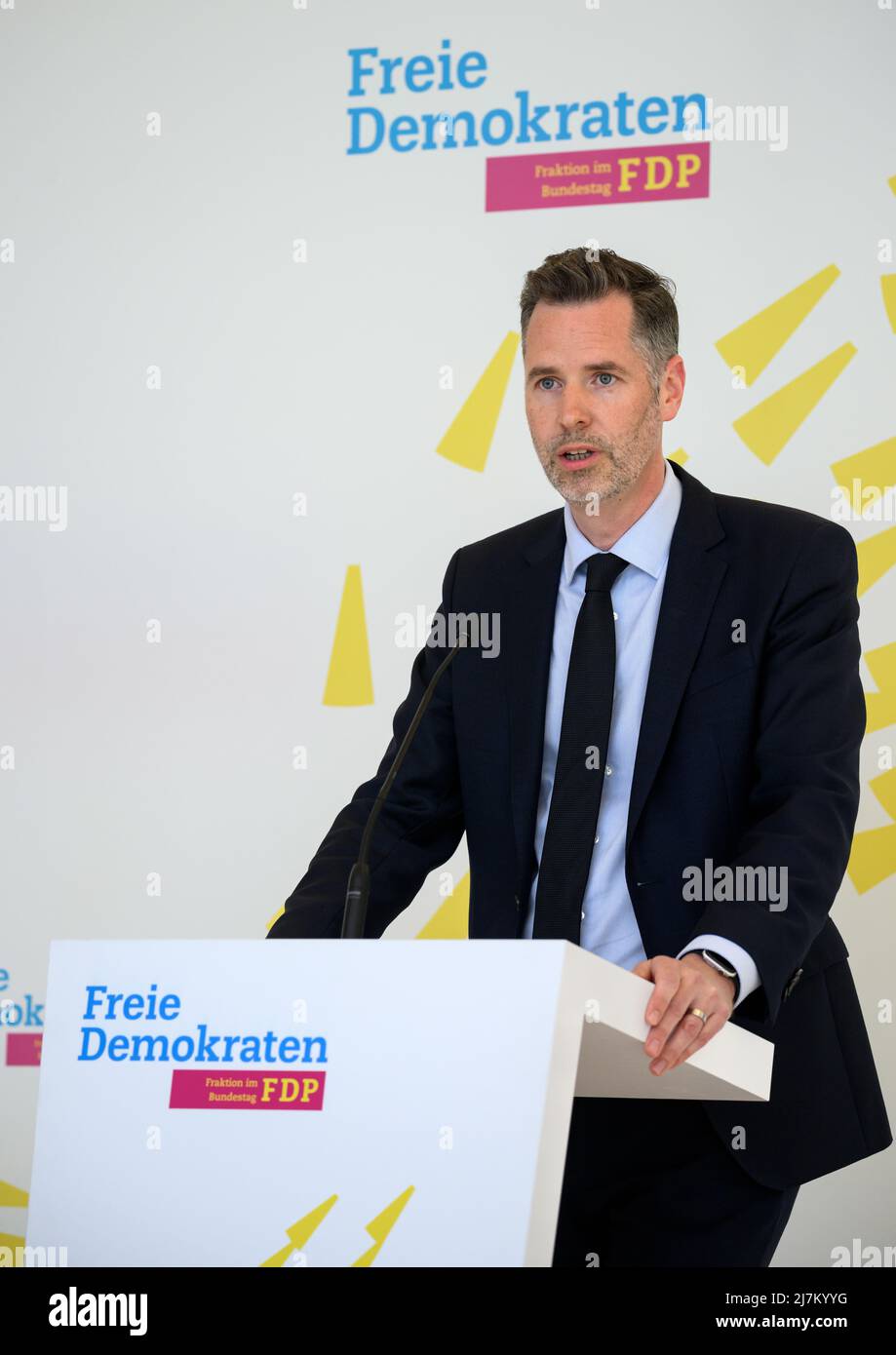 Berlin, Germany. 10th May, 2022. Christian Dürr, Chairman of the FDP parliamentary group in the German Bundestag, comments ahead of the Free Democrats' parliamentary group meeting in the German Bundestag. Credit: Bernd von Jutrczenka/dpa/Alamy Live News Stock Photo