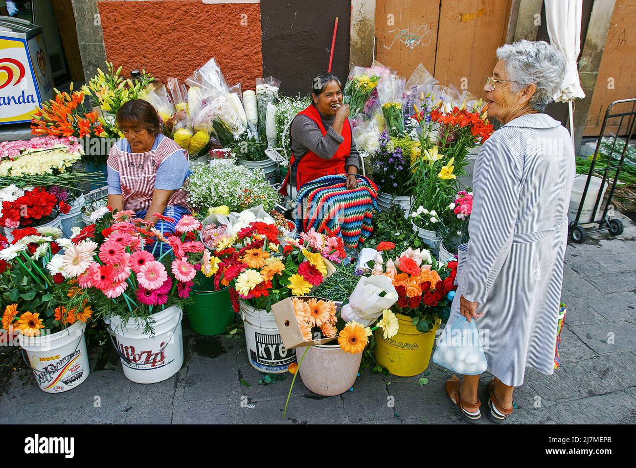 Mexico, Guanajuato local women selling flowers on the street of